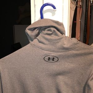 Medium long sleeve Under Armour turtleneck